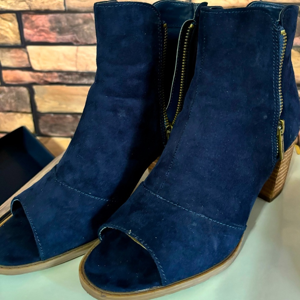 Mari A Navy Blue Women’s Peep Toe Booties size 8.5